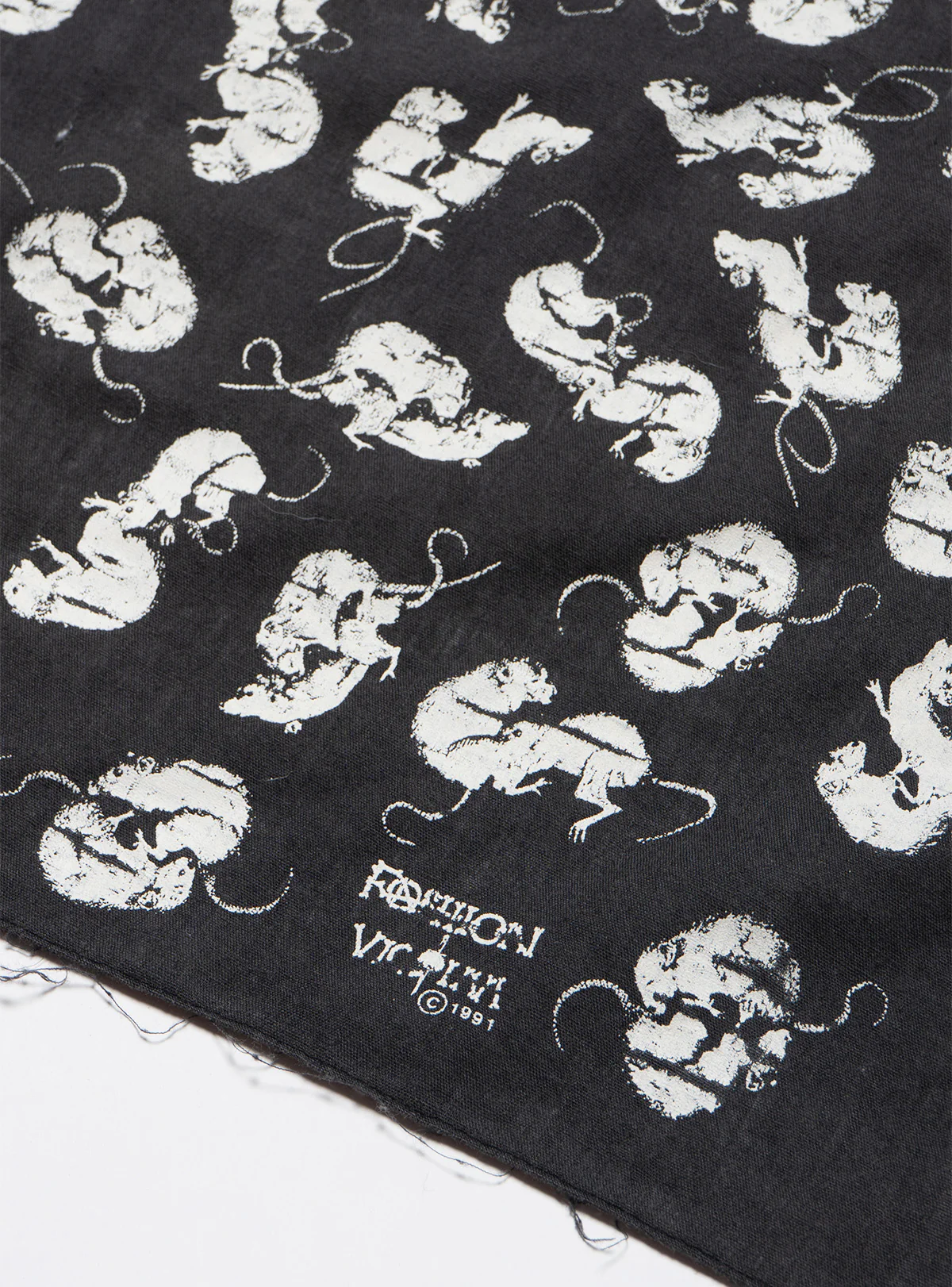 Vintage Fashion Victim Rat Bandana - Image 2